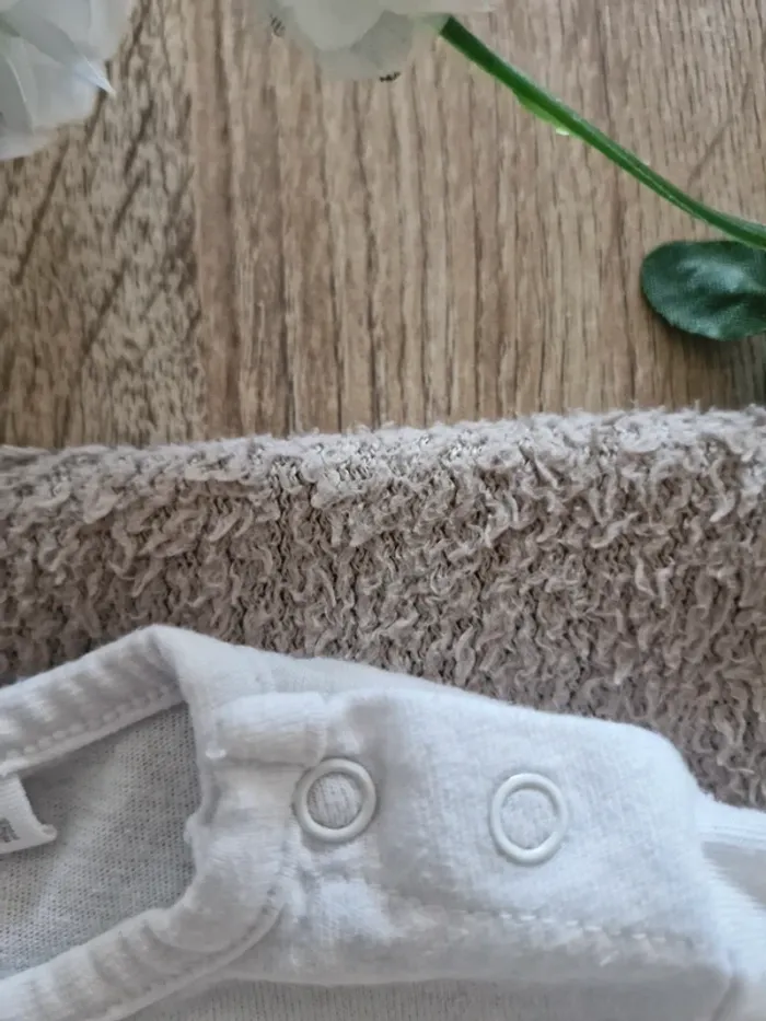 T-shirt manches courtes bébé fille 3 mois - en très bon état - photo numéro 2