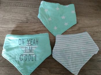 Lot de 3 bandanas bavoirs neufs