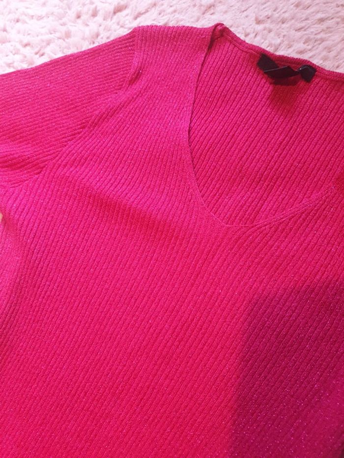 Robe longue Rose légèrement pailleté.