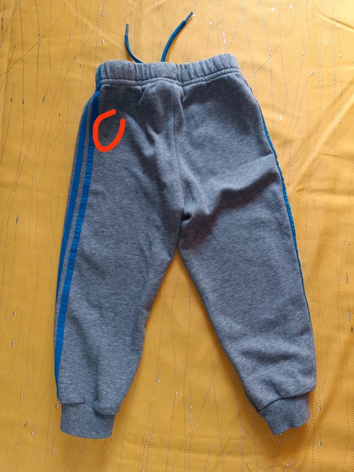 Jogging et tee-shirt Adidas 2 ans - photo numéro 2
