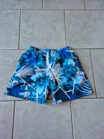 Short de bain taille 12 ans