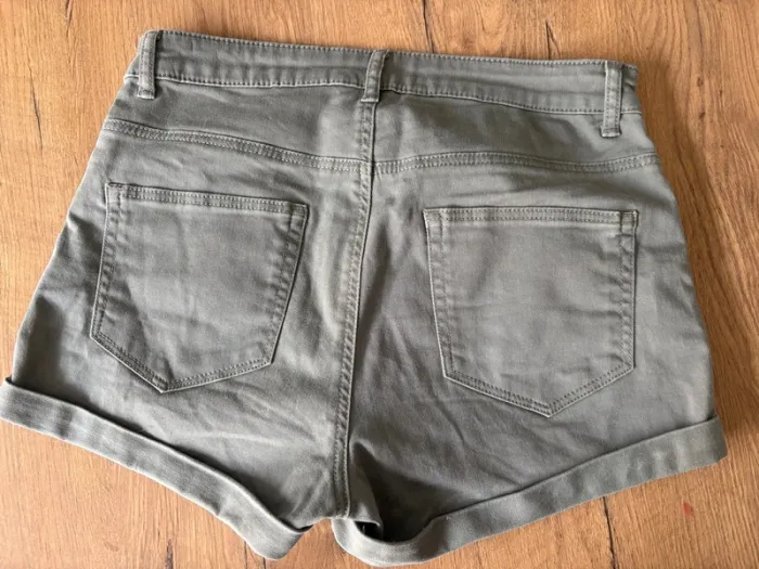 Short fille kaki 14 ans - photo numéro 3
