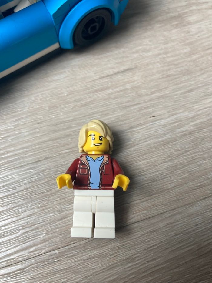 Lego voiture de course réf 60285 - photo numéro 5