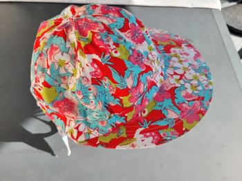 Casquette en coton fleuri neuve T.58