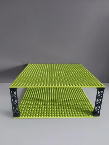 Lot 2 plaques type lego avec poteauxpour étages