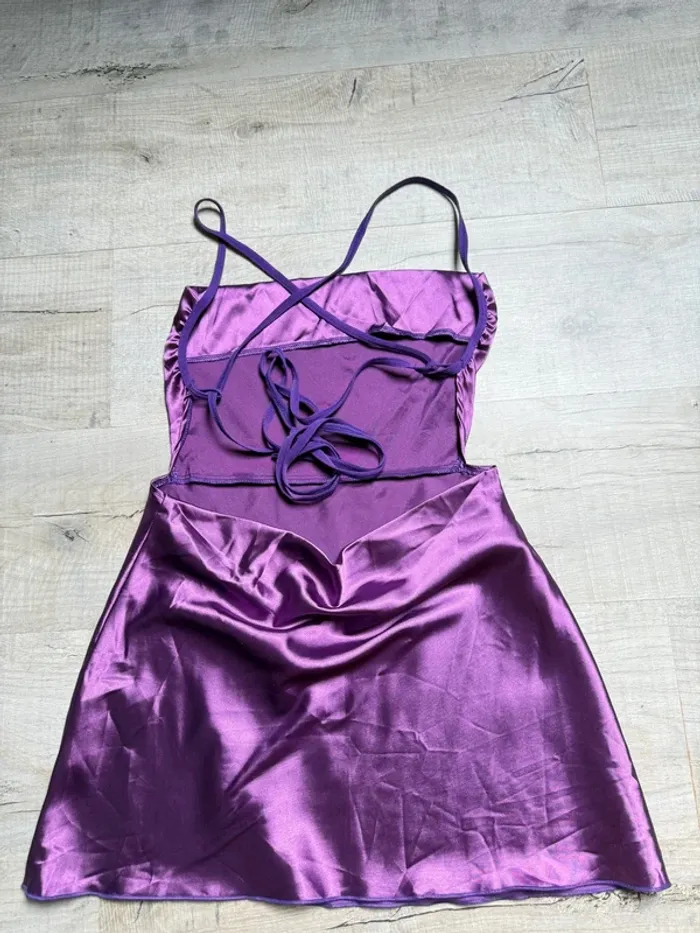 Robe chemise de nuit pyjama satinée dos nue - photo numéro 2