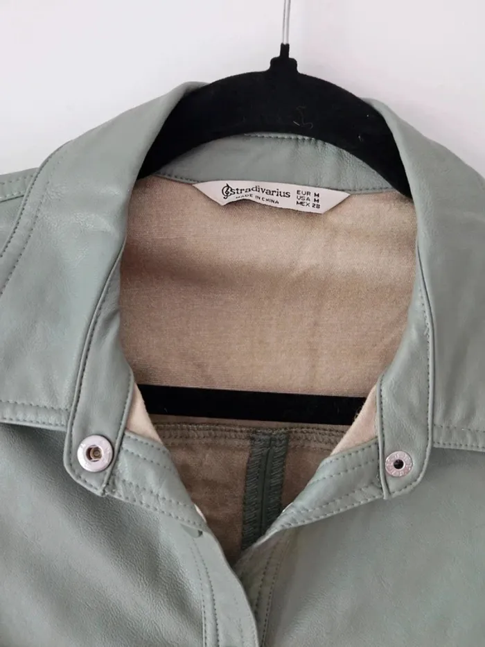 Veste chemise simili cuir vert pale Stradivarius taille 38/M - photo numéro 2