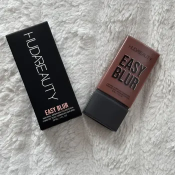 Fond de teint - Easy blur - Lava cake 590R - Huda beauty