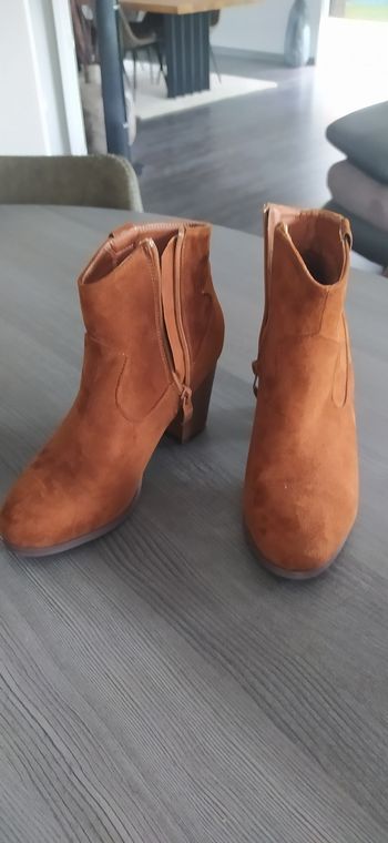 Bottes basses à talons Camel p 36