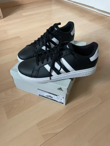 Baskets Adidas garçon 39