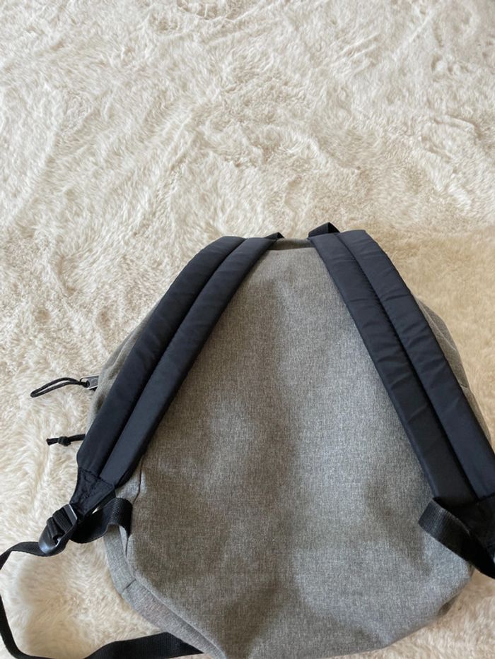 Eastpak gris - photo numéro 2