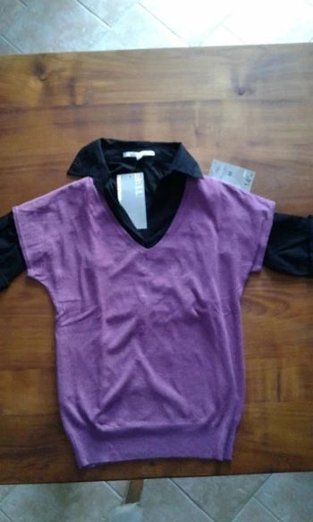 Lot pull femme sans manches violet
et chemise noire neuf