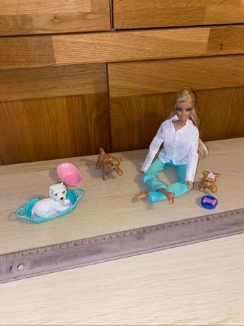 Barbie Mattel poupée vétérinaire chien