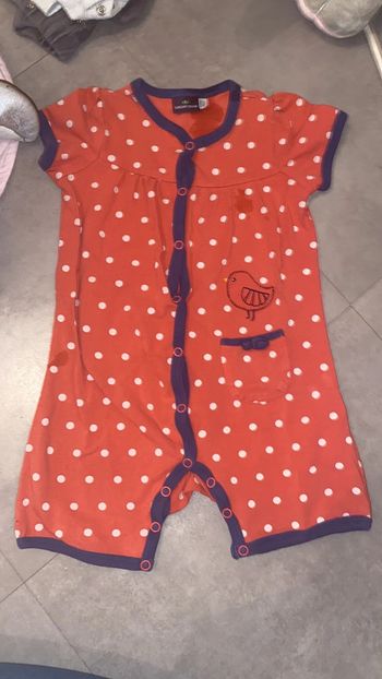 Barboteuse à pois blancs