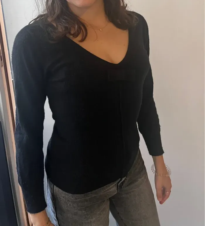 Pull décolleté en cachemire avec petit noeud - photo numéro 3