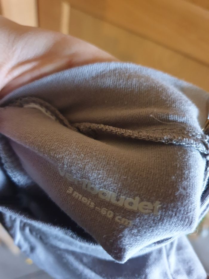 T shirt taupe manches longues Vertbaudet taille 3 mois - photo numéro 3
