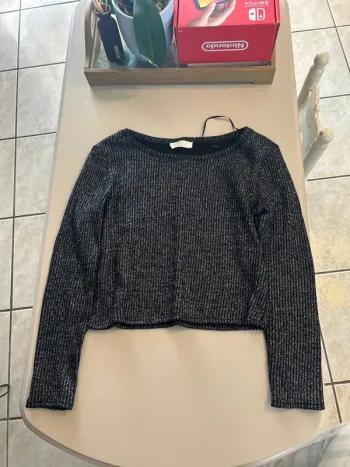 Pull noir brillant cache cache