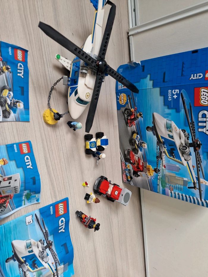 Lego city 60243 l'arrestation en hélicoptère - photo numéro 2