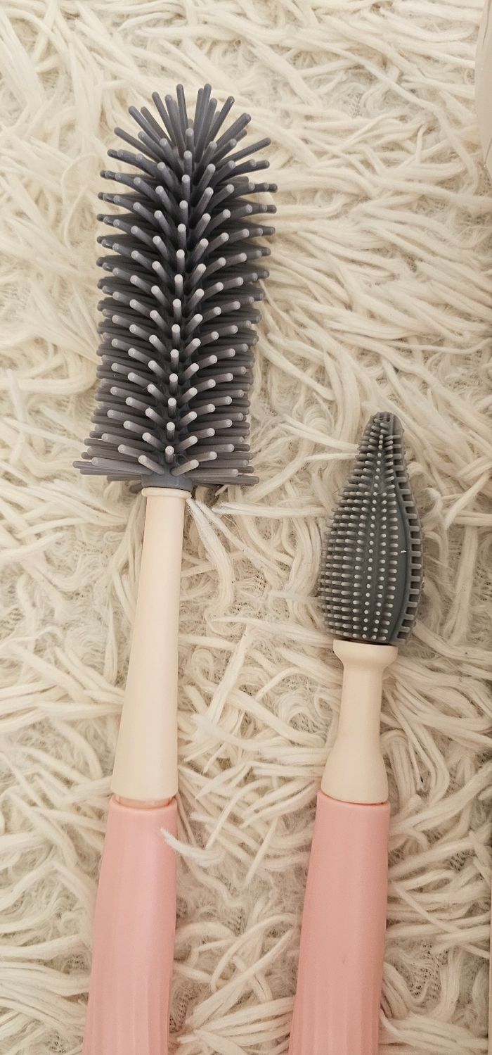 Lot de 2 goupillons roses en silicone Neufs - photo numéro 3