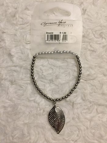 754:Bracelet élastique « feuille » NEUF