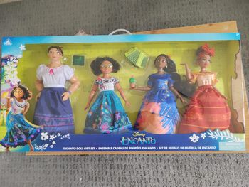 Coffret officiel et rare de 4 figurines disney Encanto