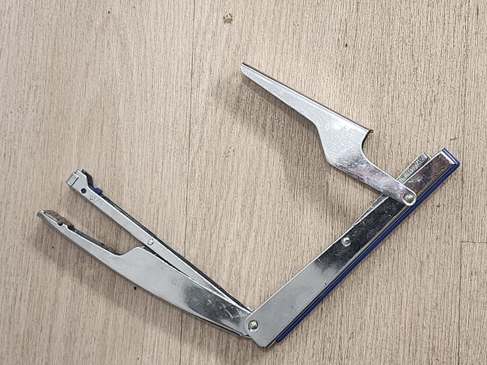Agrafeuse pince GUILBERT MG 840 “BÉBÉ” – Compacte, métal chromé - photo numéro 3