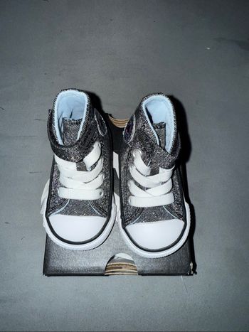 Converse jamais porté