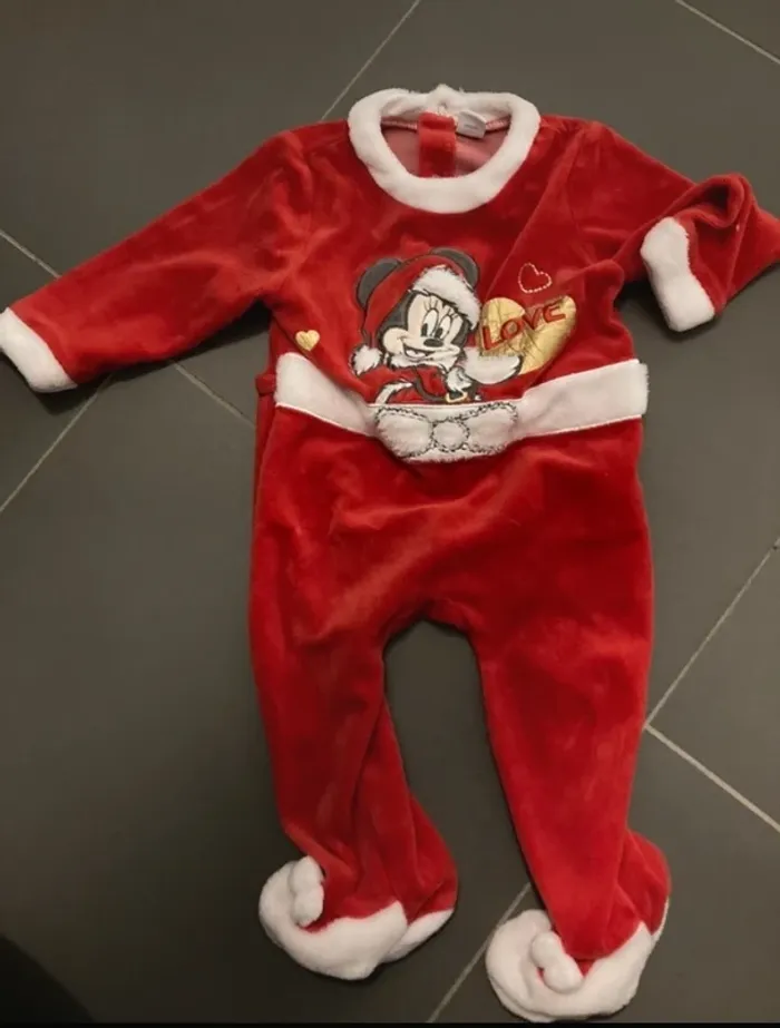 Pyjama minnie 24 mois Noël disney en tres bon état