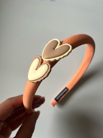 Serre tete fille à motif coeur dessin