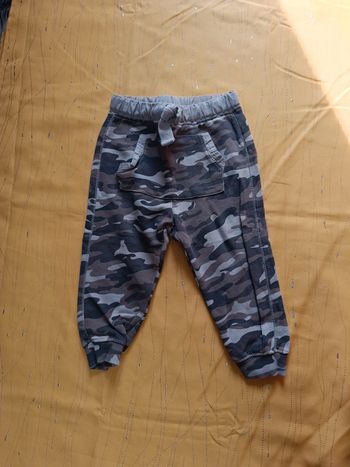 Jogging imprimé militaire Zara 18-24 mois 92 cm
