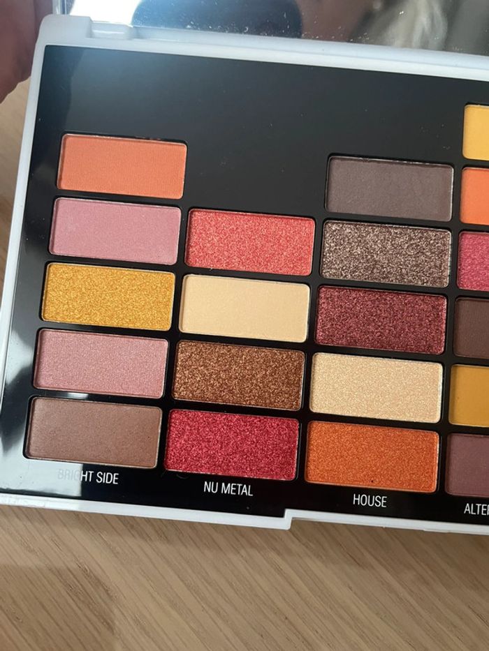 Lot de 2 palettes yeux Bys + Revolution - photo numéro 4