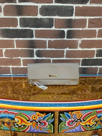 Katie Loxton pochette