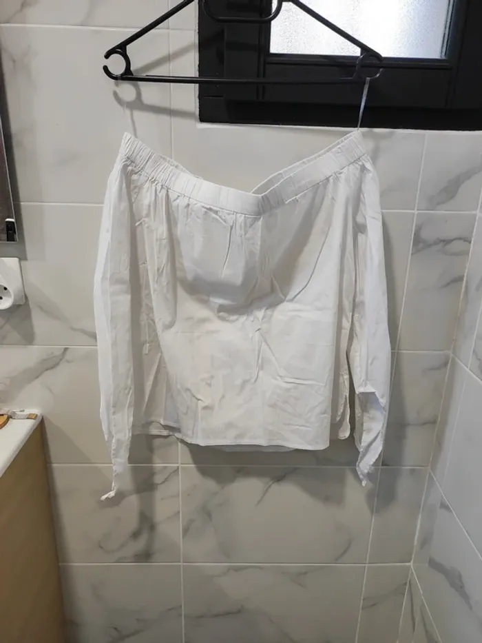 Blouse épaules nues
