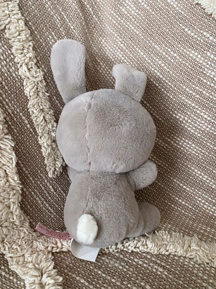 Peluche doudou 20cm Gispy lapin gris et rouge coeur love parfait état - photo numéro 3