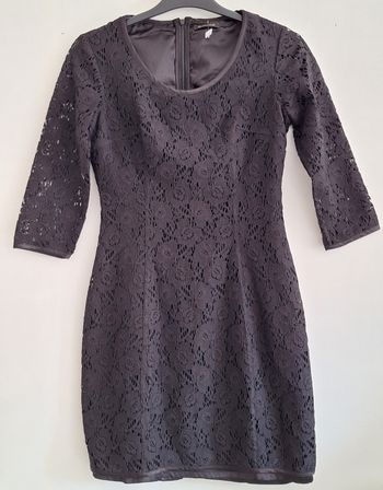 Robe couleur unie toute en dentelle