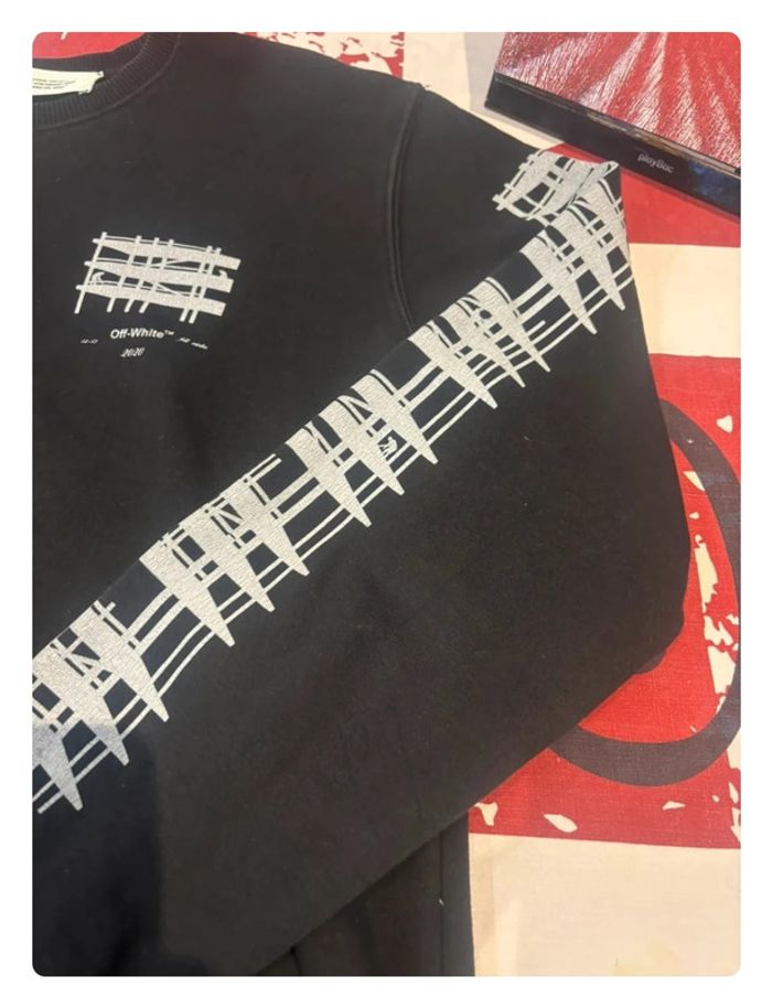 Sweat Off White taille L/XL noir imprimé dans le dos et sur les manches - photo numéro 7
