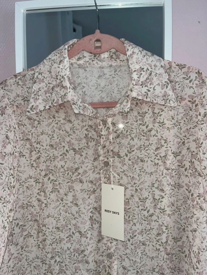 Chemise fleurie - neuve avec étiquette - photo numéro 3