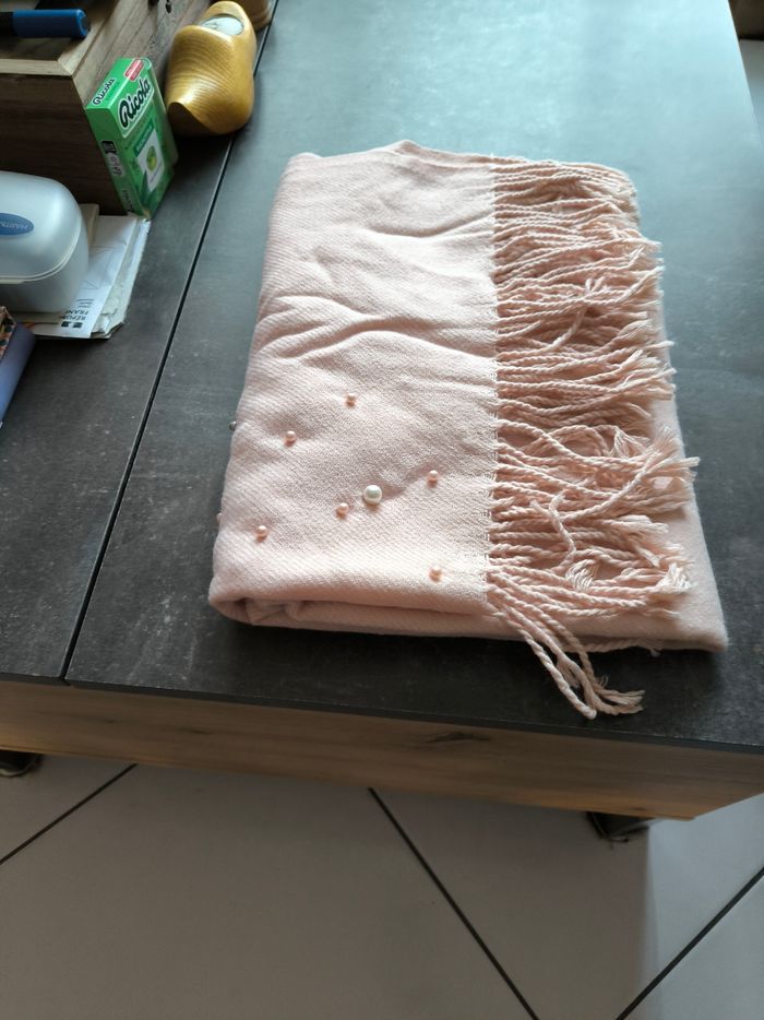 Écharpe rose poudré