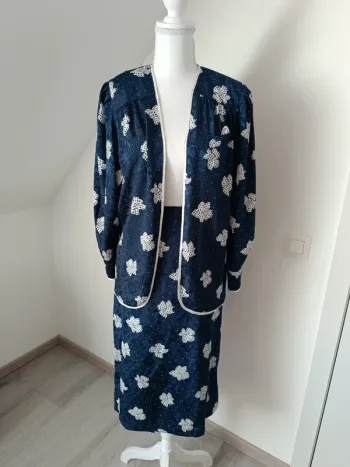 Ensemble vintage 2 pièces bleu marine fleurs blanches (taille 42/44)