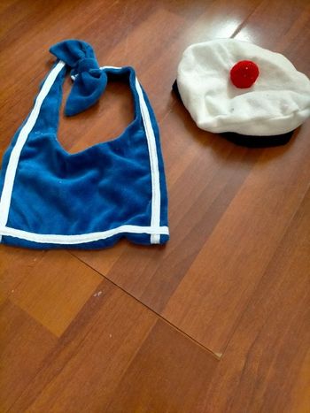 Bavoir et bonnet