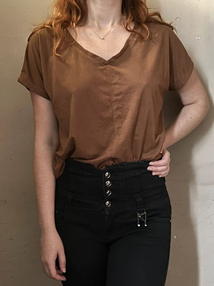 Haut manches courtes marron type velour - photo numéro 4