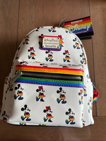 Sac Loungefly Disneyland Mickey arc en ciel Neuf
