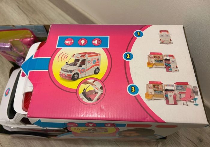 Ambulance Barbie - photo numéro 2
