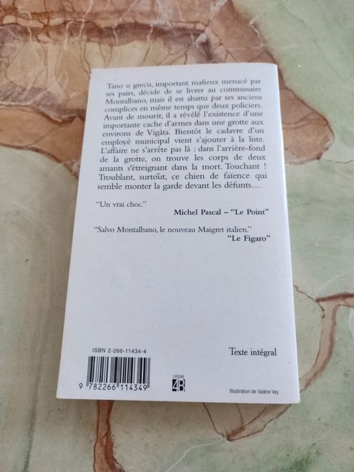 Chien de faïence de Andrea camilleri - photo numéro 2