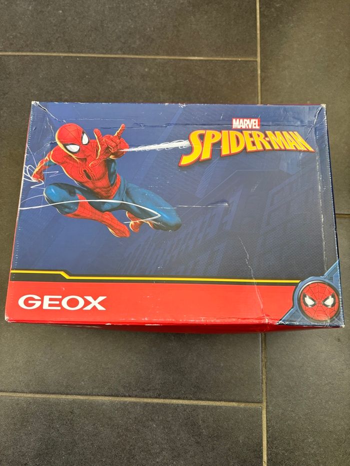 Baskets scratch Spiderman neuves - photo numéro 3