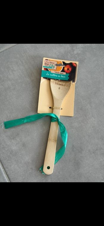 Cuillère en bois de cuisine Une cuillère de petits bisous