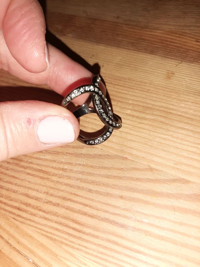 Bague noire - photo numéro 3