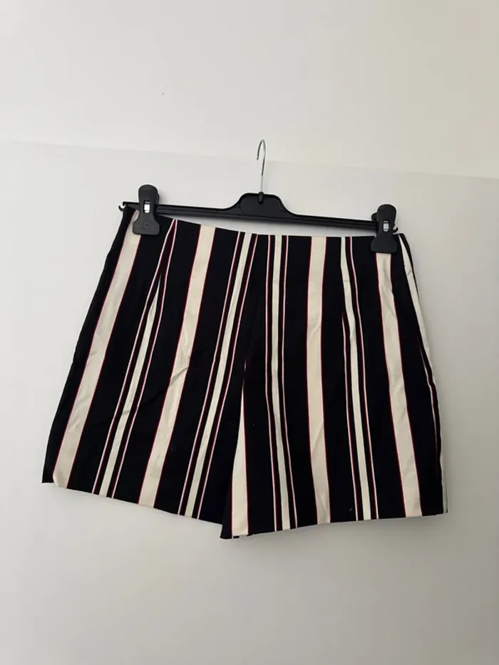 Short rayé Reserved noir blanc et rouge