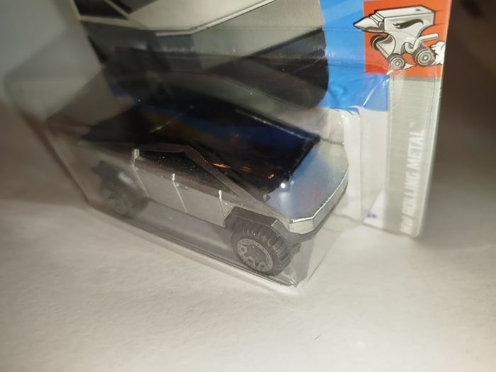 Hot Wheels Tesla Cybertruck 2024 - photo numéro 4