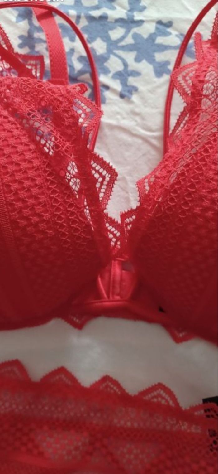 Très joli ensemble lingerie femme haut  95C Bas M - photo numéro 6
